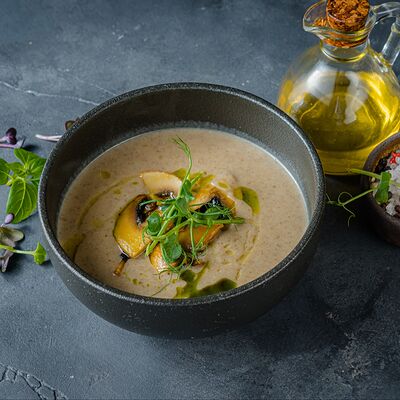 Грибной суп-пюре с трюфельным маслом в PizzAmore по цене 620 ₽