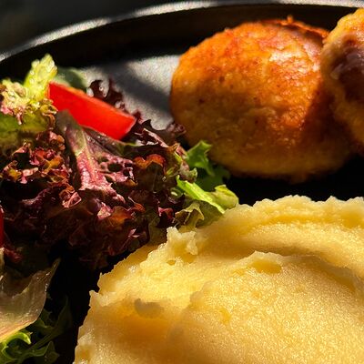 Котлеты куриные с картофельным пюре в Парус по цене 590 ₽