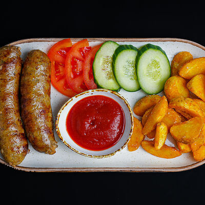 Колбаски свиные собственного производства с картофелем по-деревенскив Гриль Хаус по цене 720 ₽