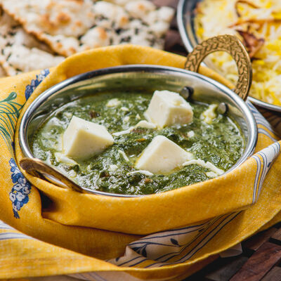 Палак Панир - нежный сыр в пряном соусе со шпинатом в Индийская точка по цене 890 ₽