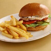 Мини-бургер с курицей в BBQ Beer Restaurant