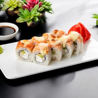 Запеченный ролл де Люкс в Окинава Гурмэ по цене 799 ₽