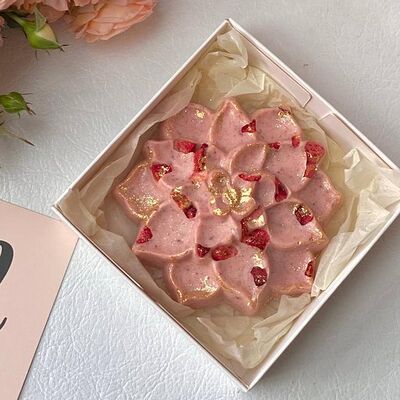 Фигурный шоколад Суккулент в Verria Chocolate - клубника в шоколаде по цене 700 ₽