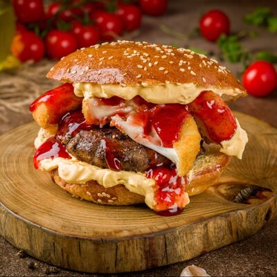 Бургер Камамбер в Пицца Сар & Шаурма по цене 650 ₽