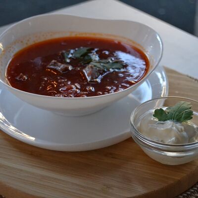 Борщ в Гостиный дворик по цене 470 ₽