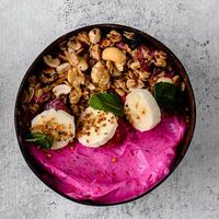 Розовый смузи боул в Bali Bowl