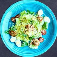 Салат Цезарь с креветками в Бардабар