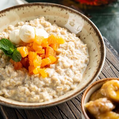 Овсяная каша с жареным в кленовом сиропе бананом и курагой в Раковский бровар по цене 12 р.