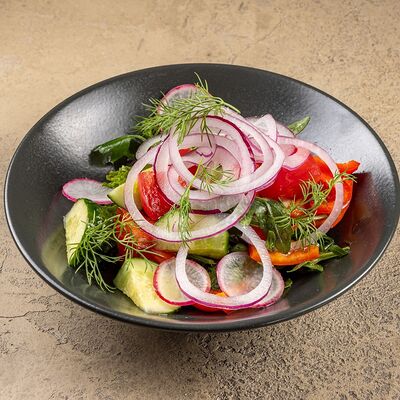 Салат из Кубанских овощей с ароматным маслом в У рыбака по цене 550 ₽