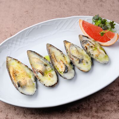 Мидии, запеченные в соусе блю чиз в Chento по цене 690 ₽