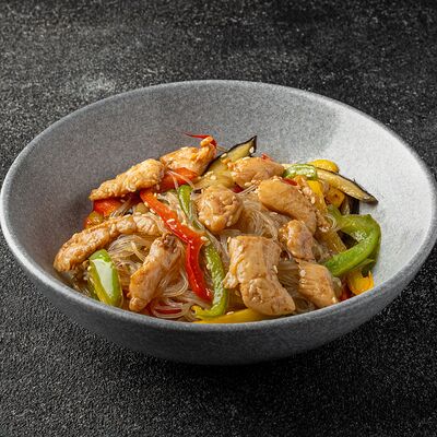 Лапша стеклянная фунчоза с курицей в Роллофф по цене 499 ₽