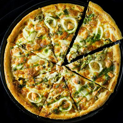 Пицца Морская в Temple pizza по цене 1100 ₽
