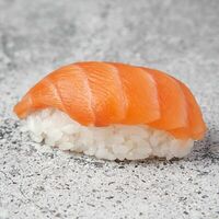 Нигири Лосось в Yoshi sushi