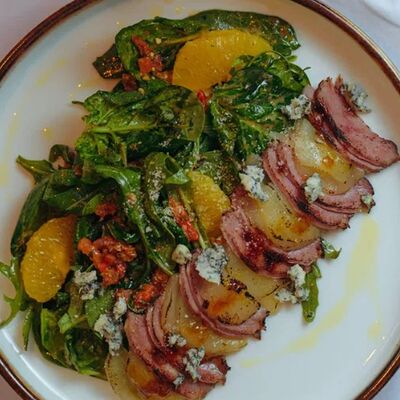 С уткой, грушей и сыром горгонзола в Роланд по цене 865 ₽