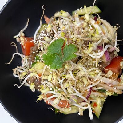 Салат с говядиной в Данмен по цене 430 ₽