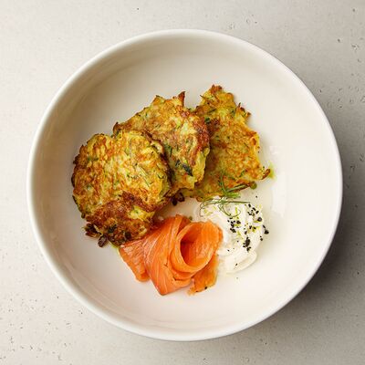 Драники из цукини с лососем и страчателлой в Философия по цене 1040 ₽