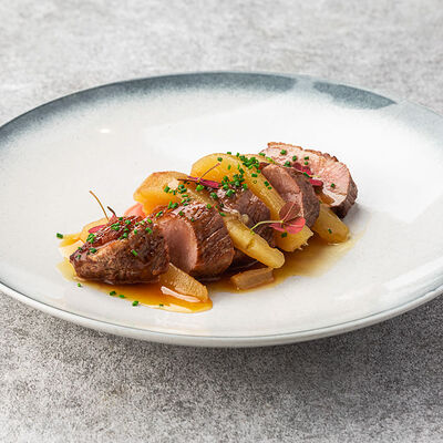 Утиная грудка с карамельной грушей в Склад 22 по цене 840