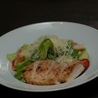 Салат Цезарь с курицей в Уютный дворик