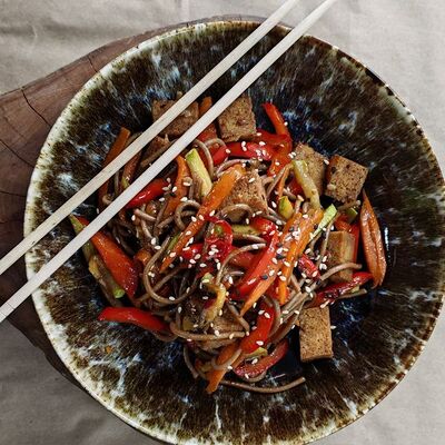 Wok с говядиной и тофу в Black Ocean Sushi по цене 450 ₽