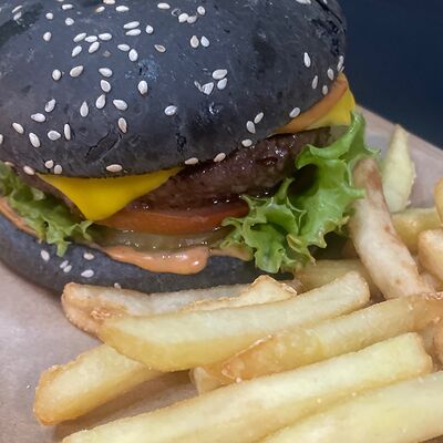 Бургеры с мраморной говядиной и картофелем фри в Ribs по цене 780 ₽