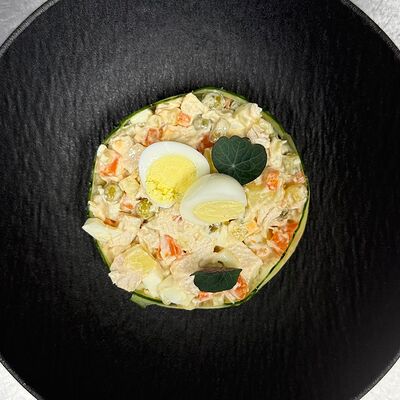 Оливье с курицейв Западный сад ! по цене 850 ₽