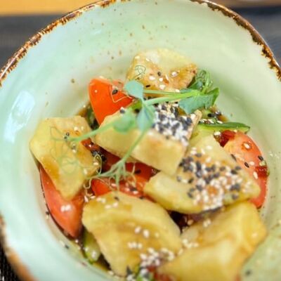 Хрустящий баклажан с сыромв Чили Gurman Сlub по цене 650 ₽