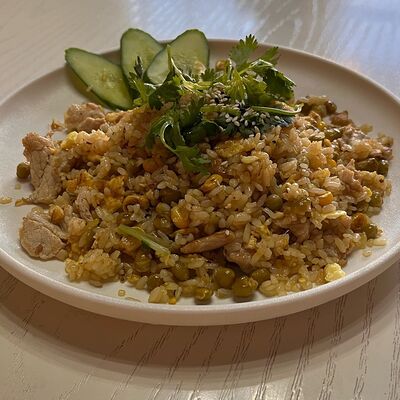 Жаренный рис со свининой в Ханой по цене 560 ₽