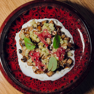 Тар тар из морского угря с соусом унаги и сливочноой страчателлой в Фабрика по цене 700 ₽