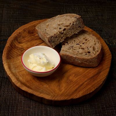 Хлеб и масло в Dacha restaurant по цене 310 ₽