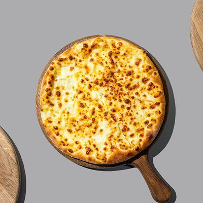 Мегрули в Хачапури и вино по цене 422 ₽