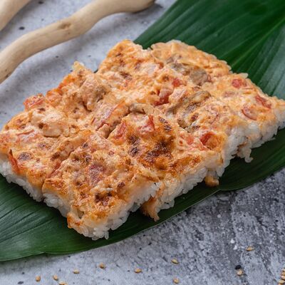 Суши-пицца с лососем в Мушу по цене 485