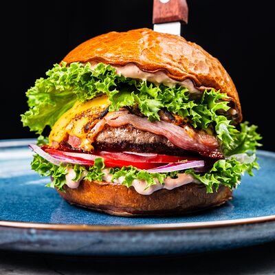 Классический бургер в Newbar по цене 600 ₽