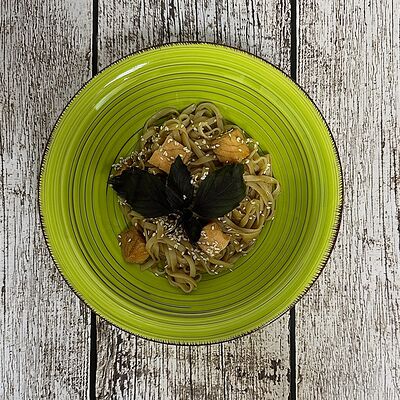 Японская лапша удон с кальмарами в Луна Рыба по цене 290 ₽