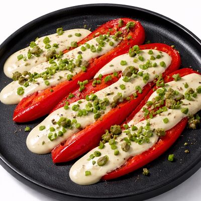 Запеченные перцы, соус тоннато в Chinch по цене 890 ₽