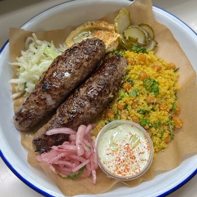 Кебаб с пряным булгуром и хумусом в Easy Hummus по цене 690 ₽