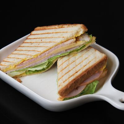 Сэндвич с ветчиной и сыром в Coffee Way по цене 379 ₽