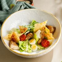 Цезарь с цыплёнком на мангале в Bahroma