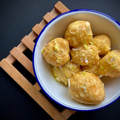 Шарики с сырным соусом и пармезаном в Бекки бар по цене 370 ₽