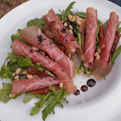 Салат с прошутто и рукколой в Mybion по цене 850 ₽