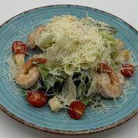 Салат Цезарь с тигровыми креветками в Кафе Сербской кухни Шеff