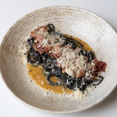 Спагетти Алла Китарра нери Карбонара в Romanico по цене 1050 ₽