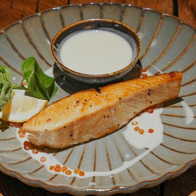 Стейк из лосося с икорным соусом в Rekki Pizza & Cocktail Bar по цене 2190 ₽