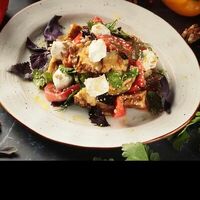 Салат с хрустящими баклажанами и с сыром в Мацони