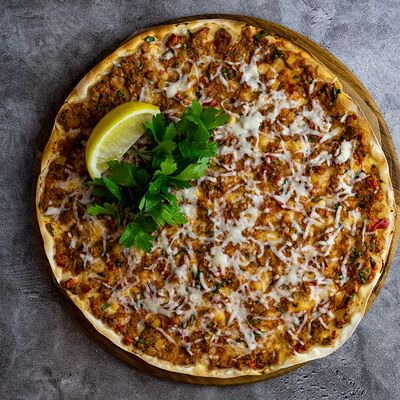 Лахмаджун классический с сыром в Пита Пита по цене 760 ₽