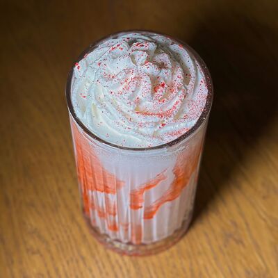 Милкшейк клубничный в Романовская пекарня по цене 480 ₽