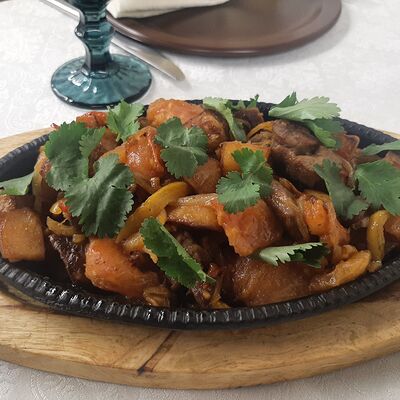 Жаркое из телятины в Шашлык Гриль Хаус по цене 660 ₽