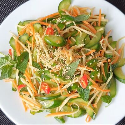 Салат из манго с угрем в Сайгон по цене 620 ₽