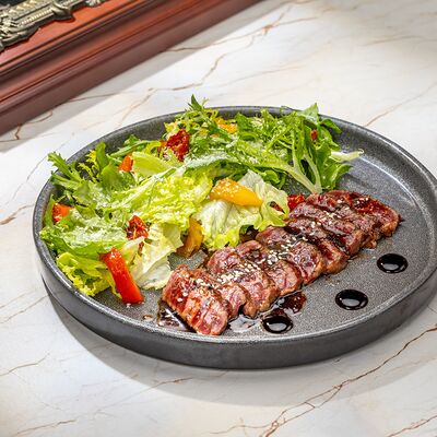 Стейк салат Мачете с соусом Кальбив Семь футов по цене 690 ₽