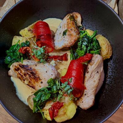 Индейка с мятым картофелем в деревенском стиле в Voodoo bar по цене 1020 ₽