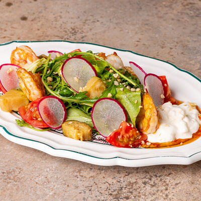 Салат с креветками и страчателлой в Lili по цене 750 ₽